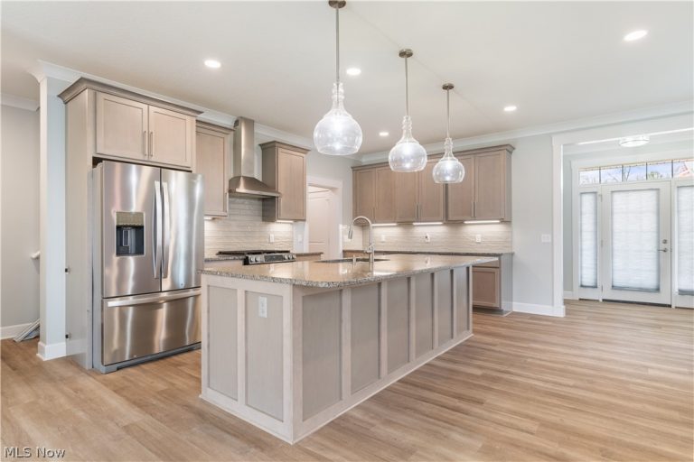 3542 Red Tail Circle, Canton, OH - Photo 2