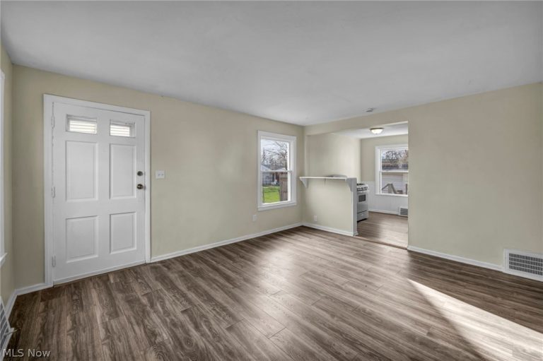 14215 Tuckahoe Avenue, Cleveland, OH - Photo 6