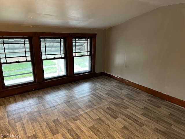 127 Oxford Street, Campbell, OH - Photo 2