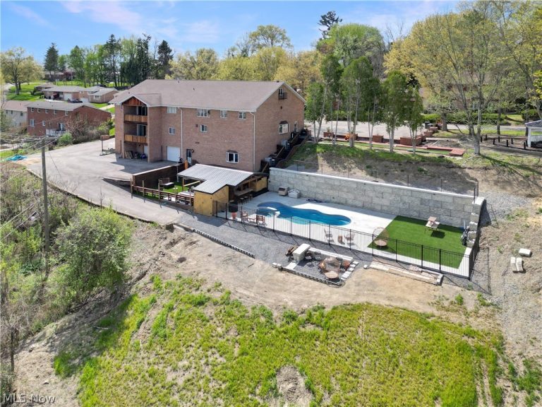 140 Teresa Drive, Steubenville, OH - Photo 2