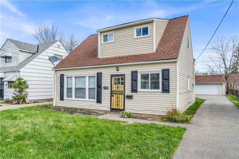 17401 Wayne Drive, Cleveland, OH - Photo 2