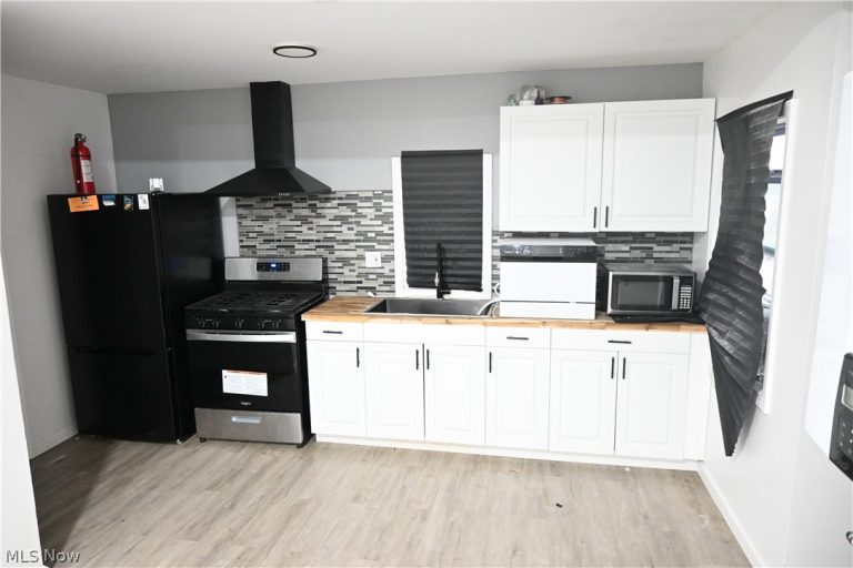 130 Traymore Boulevard, Eastlake, OH - Photo 2