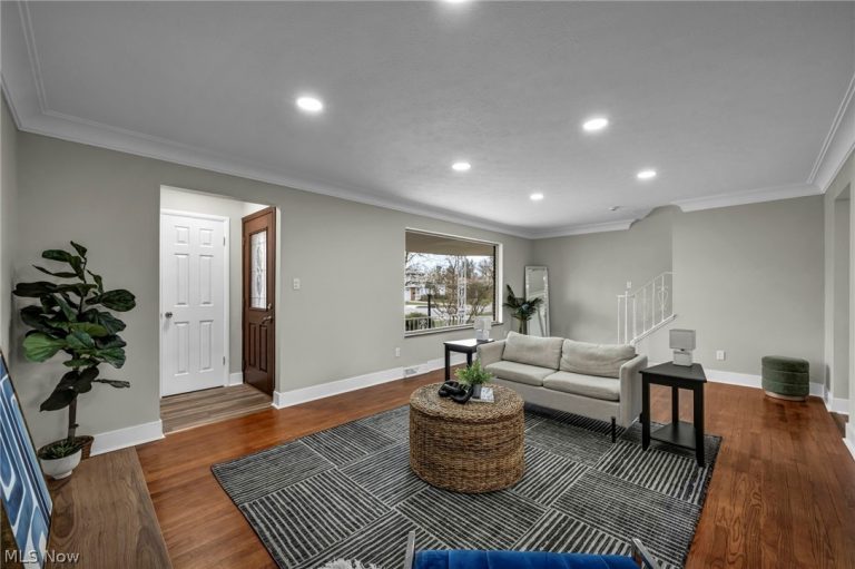 7334 Grant Boulevard, Middleburg Heights, OH - Photo 8