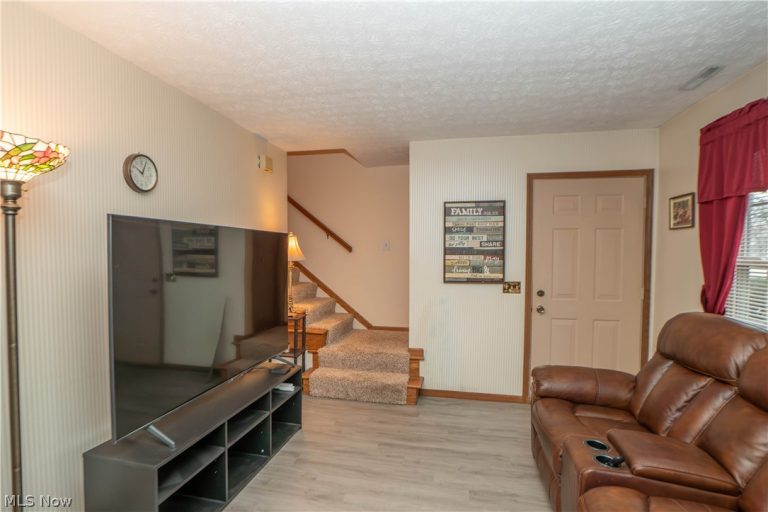 3070 Lancer Street, North Canton, OH - Photo 3