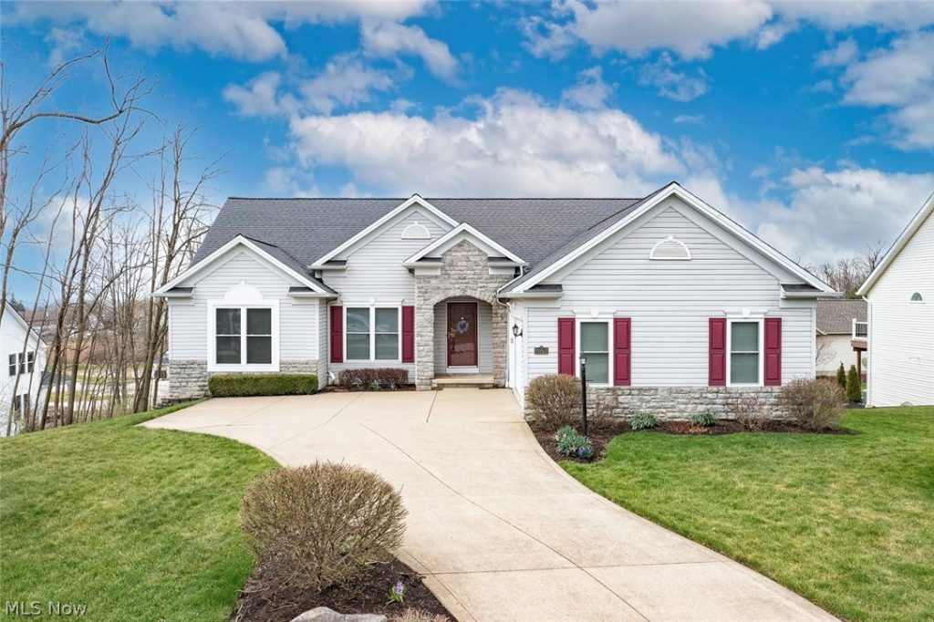 2052 Glenmont Drive, Brunswick, OH