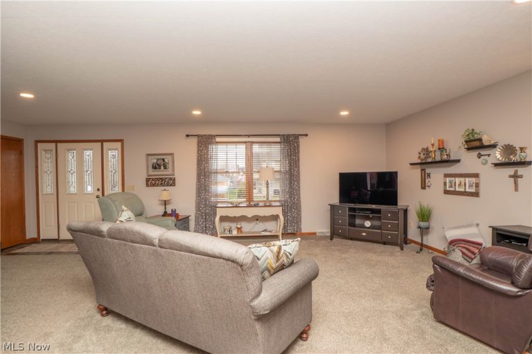 1060 Roosevelt Street, Massillon, OH - Photo 4