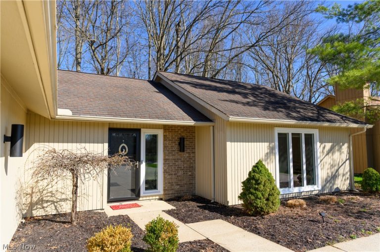 10483 Shale Brook Way, Strongsville, OH - Photo 2