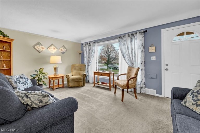 6188 Barbara Lane, Brook Park, OH - Photo 5