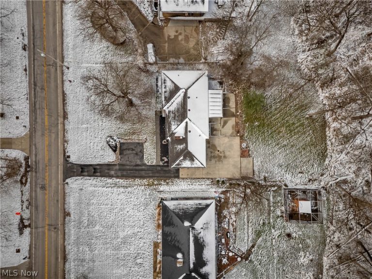 10905 Greenhaven Parkway, Brecksville, OH - Photo 6