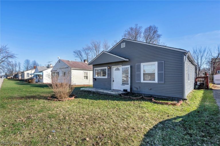 12309 Brookfield Avenue, Cleveland, OH - Photo 2