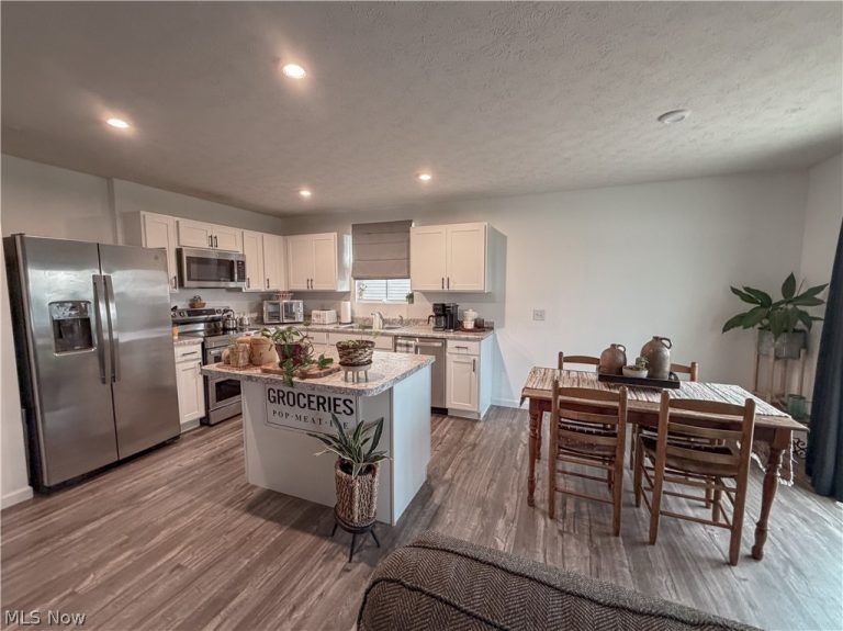 2670 Himelrigh Boulevard, Barberton, OH - Photo 8