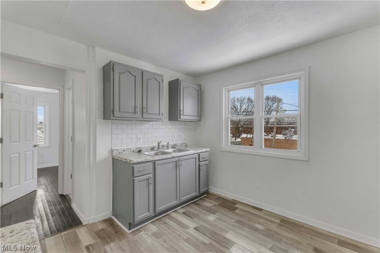 3662 117th Street, Cleveland, OH - Photo 8