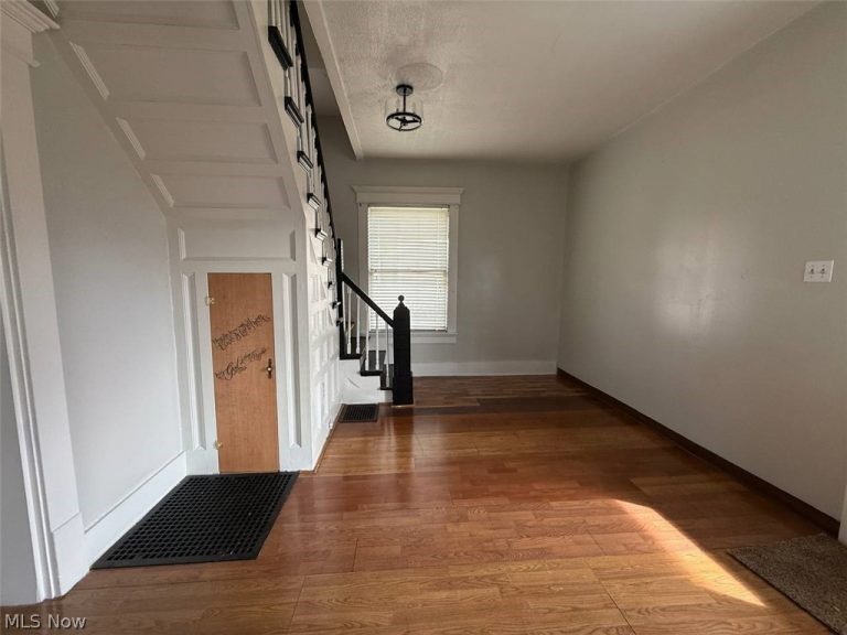 2329 Winfield Way, Canton, OH - Photo 2