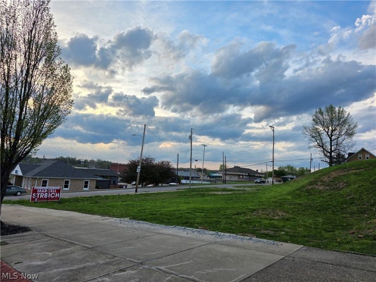 501 Wheeling Avenue, Cambridge, OH - Photo 3