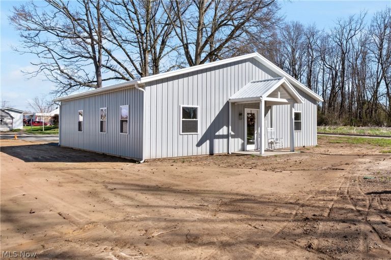 515 Pine Street, Beach City, OH - Photo 3