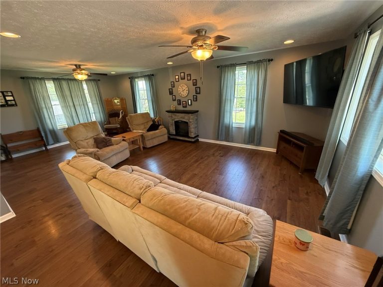 235 Briarwood Drive, New Philadelphia, OH - Photo 6