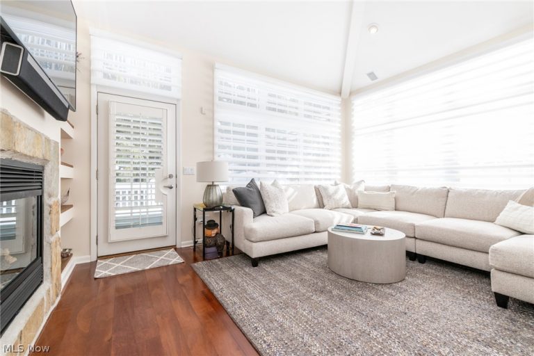15 Orchard Circle, Orange, OH - Photo 6