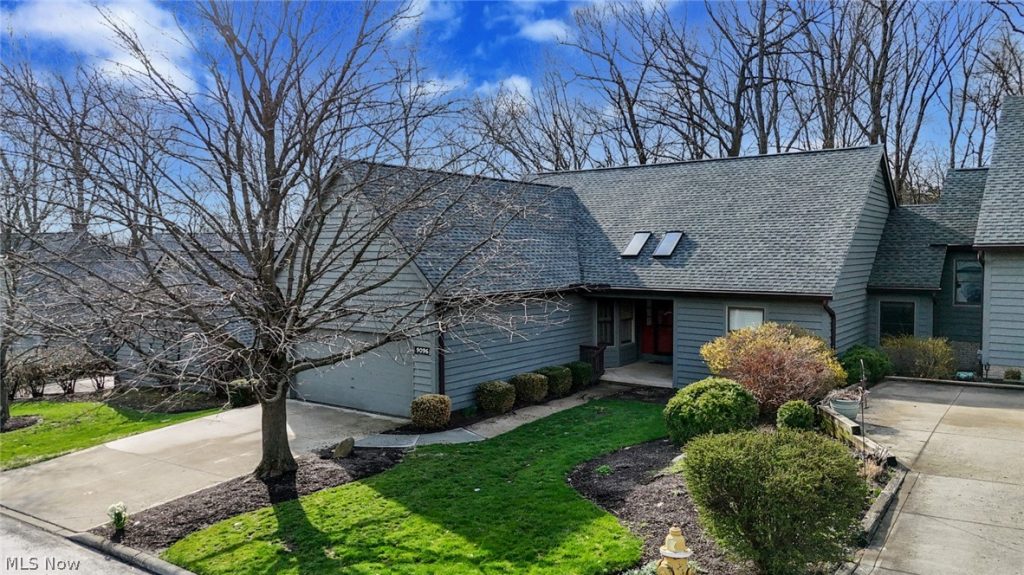 9096 Woodcrest Drive, Brecksville, OH