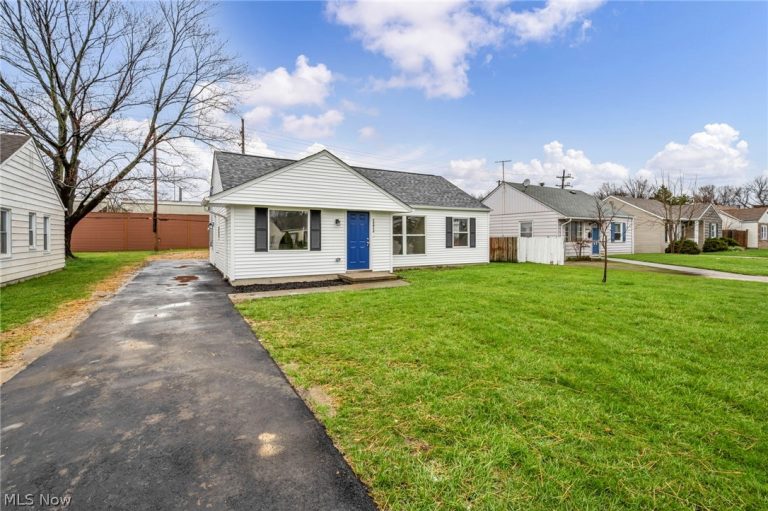 15812 Eleanore Drive, Cleveland, OH - Photo 2