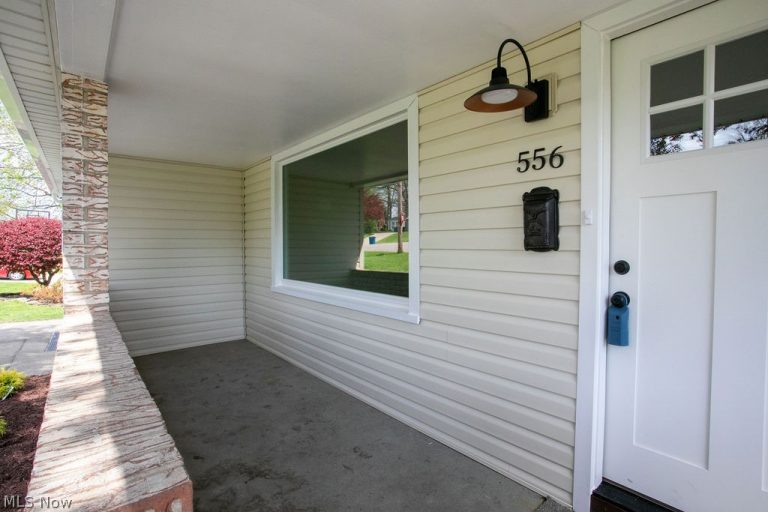 556 Idora Lane, Struthers, OH - Photo 3
