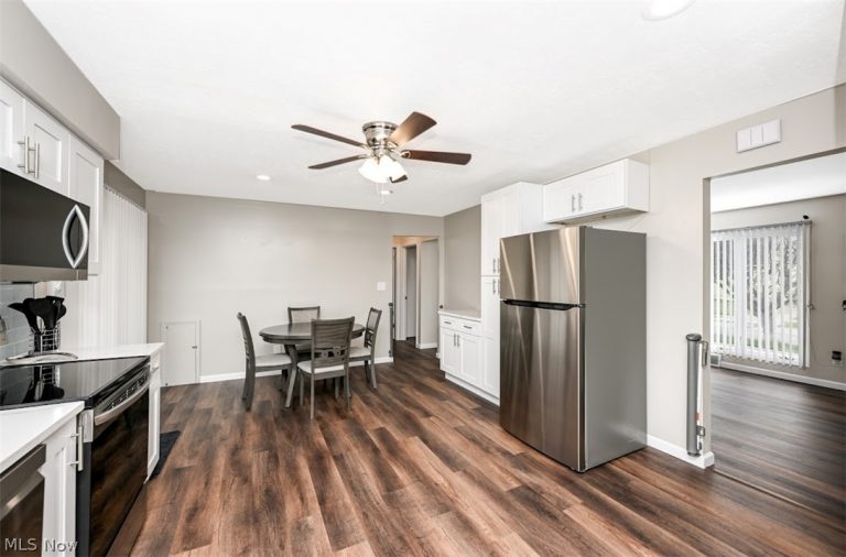 6065 Mercer Drive, Brook Park, OH - Photo 8