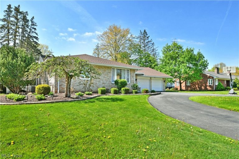 3210 Halsey Drive, Warren, OH - Photo 2