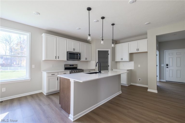 3831 Golden Wood Way, Green, OH - Photo 6