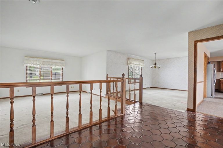 8625 Four Seasons Trail, Poland, OH - Photo 6