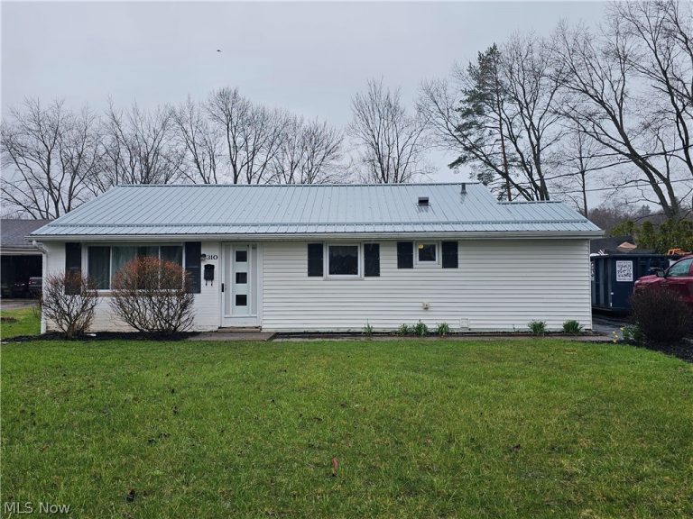 310 Cynthia Drive, Chardon, OH - Photo 3
