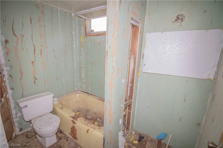 9207 Cannon Avenue, Cleveland, OH - Photo 8