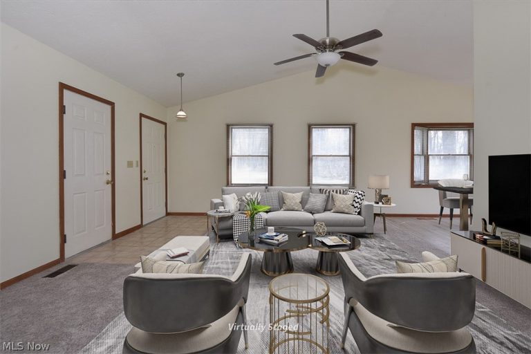 2121 Oakwood Court, Avon, OH - Photo 4