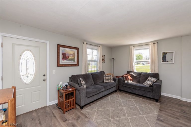 838 Warwick Drive, Sheffield Lake, OH - Photo 4