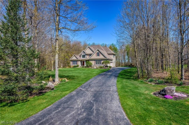 11810 Edinboro Lane, Chagrin Falls, OH - Photo 2