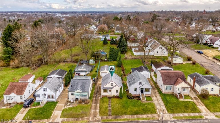 1614 Colonial Boulevard, Canton, OH - Photo 4