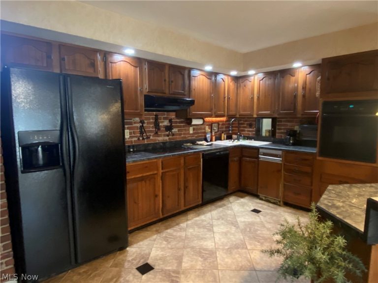 68499 Greenwood Street, St Clairsville, OH - Photo 3
