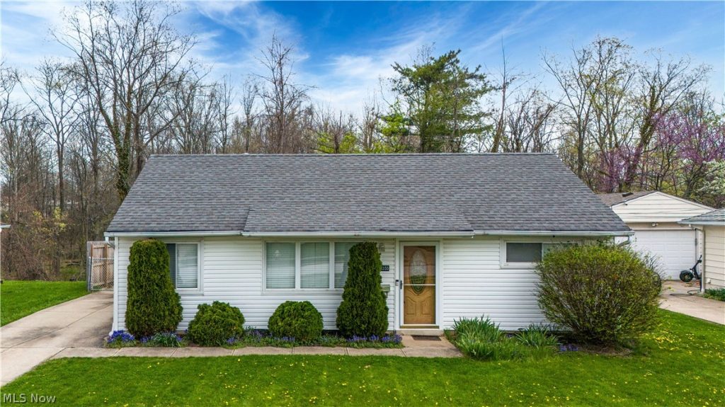 38355 Laura Drive, Eastlake, OH