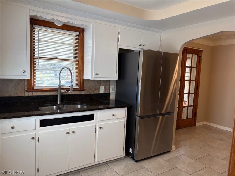 5116 Erwin Street, Maple Heights, OH - Photo 2
