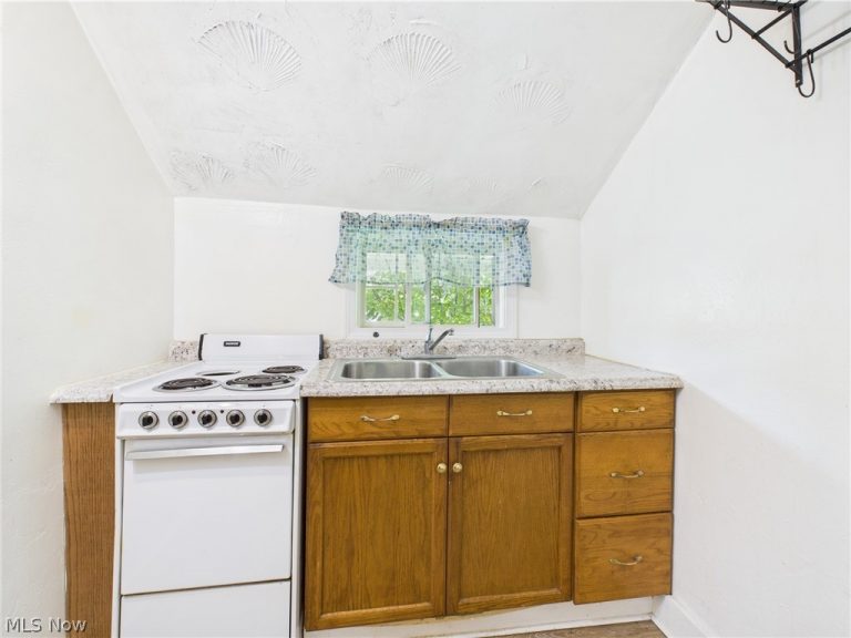 665 Kling Street, Akron, OH - Photo 8