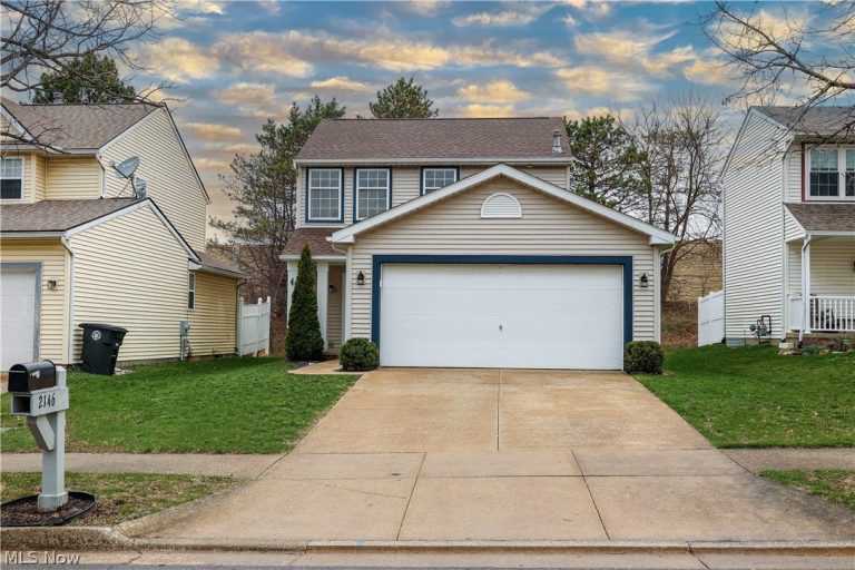 2146 Stonehenge Circle, Akron, OH - Photo 2