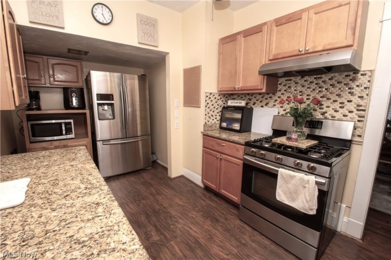 3425 Highview Avenue, Cleveland, OH - Photo 2