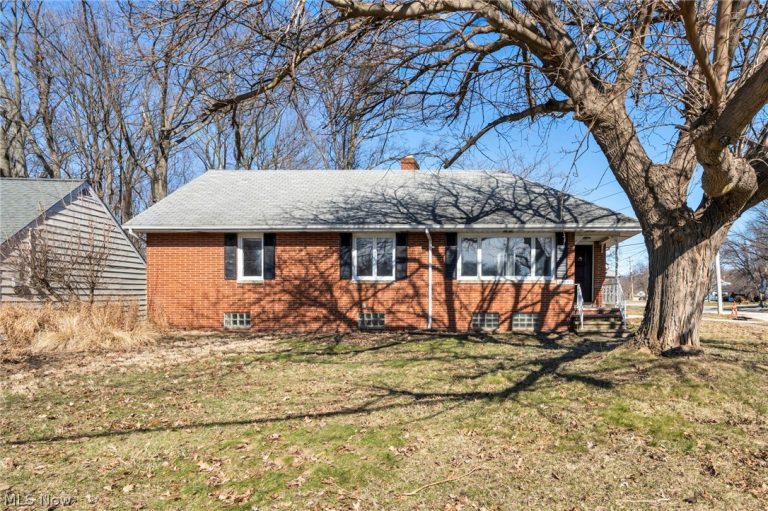 25641 Glenbrook Boulevard, Euclid, OH - Photo 3