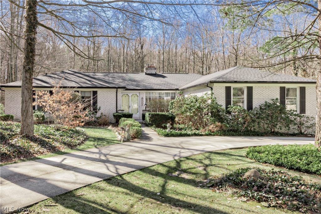 14988 Surrey Downs Drive, Novelty, OH