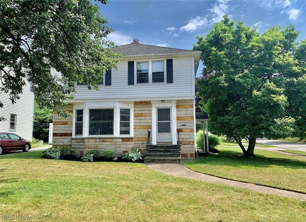 3932 Meadowbrook Boulevard, University Heights, OH