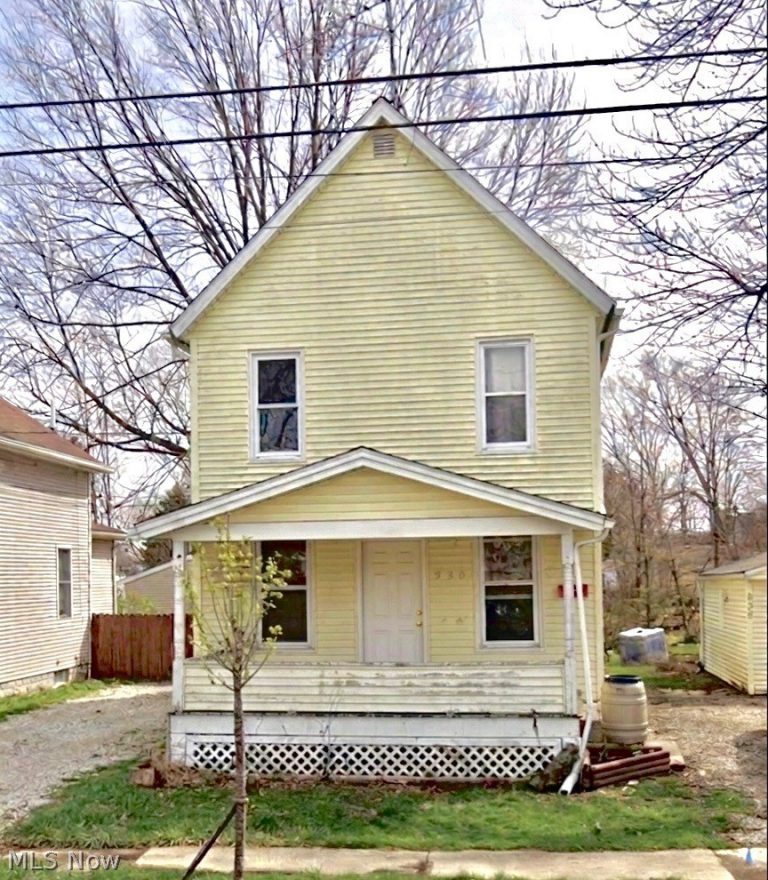 938 Walnut Street, Elyria, OH, 44035