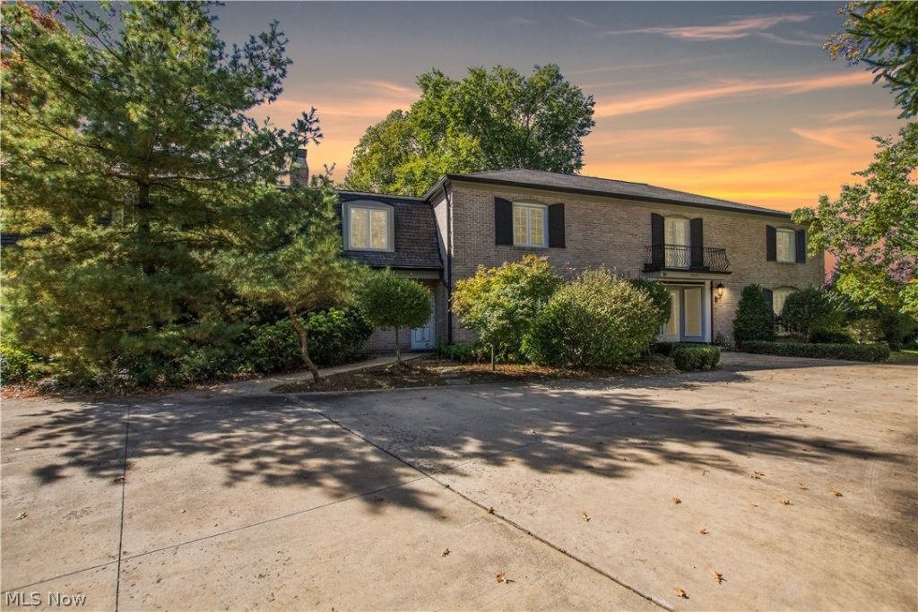 18220 Parkland Drive, Shaker Heights, OH