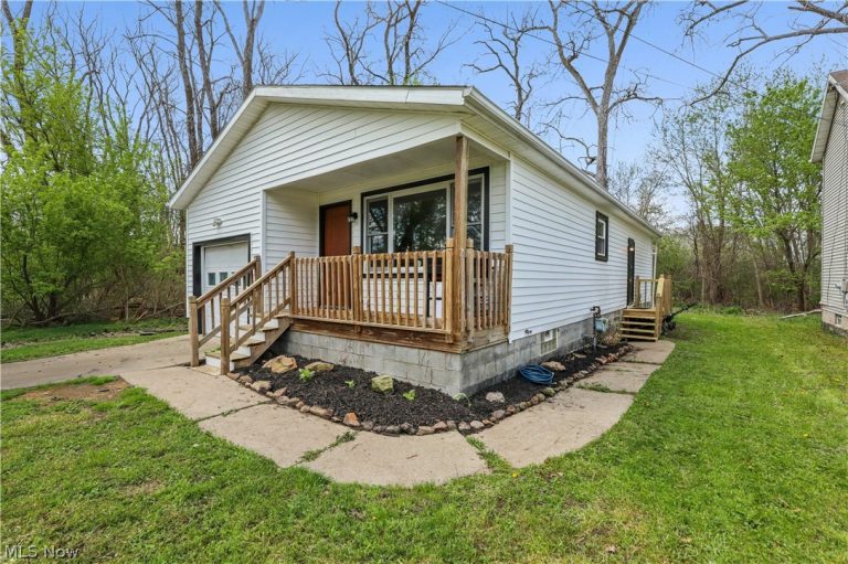 1282 Cordova Avenue, Akron, OH - Photo 2