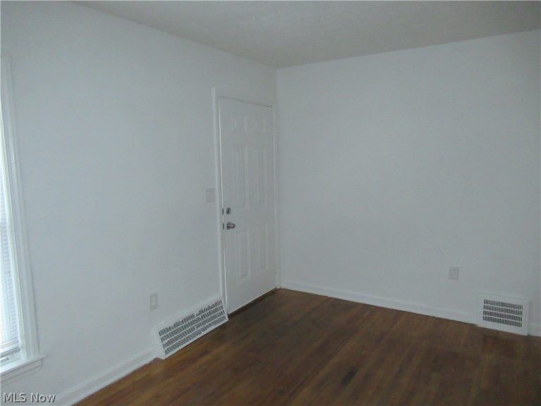 1616 Douglas Road, Wickliffe, OH - Photo 2