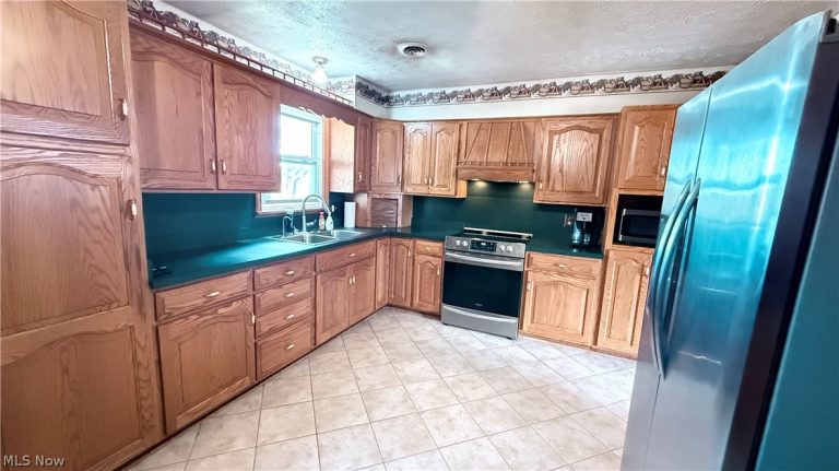 5655 Helen Drive, Zanesville, OH - Photo 6