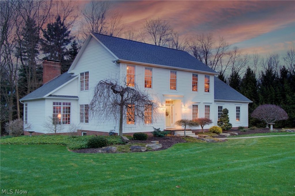 2142 Pearce Circle, Salem, OH