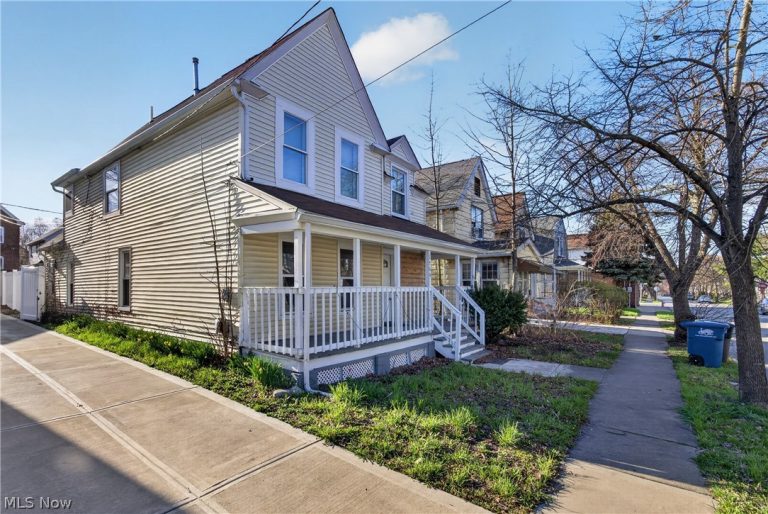 1566 Winchester Avenue, Lakewood, OH - Photo 2